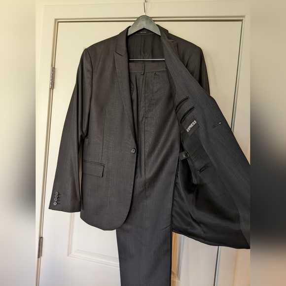Express Men's Suit - Picture 2 of 3